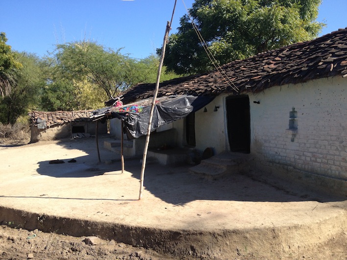 Una casa típica de la aldea de Partha, la India.