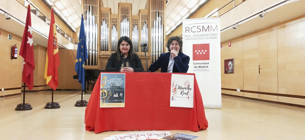 Mancha Real mayoress María del Mar Dávila and maestro Cristóbal Soler.